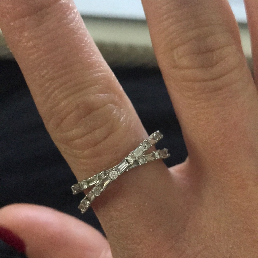 Diamond criss cross ring